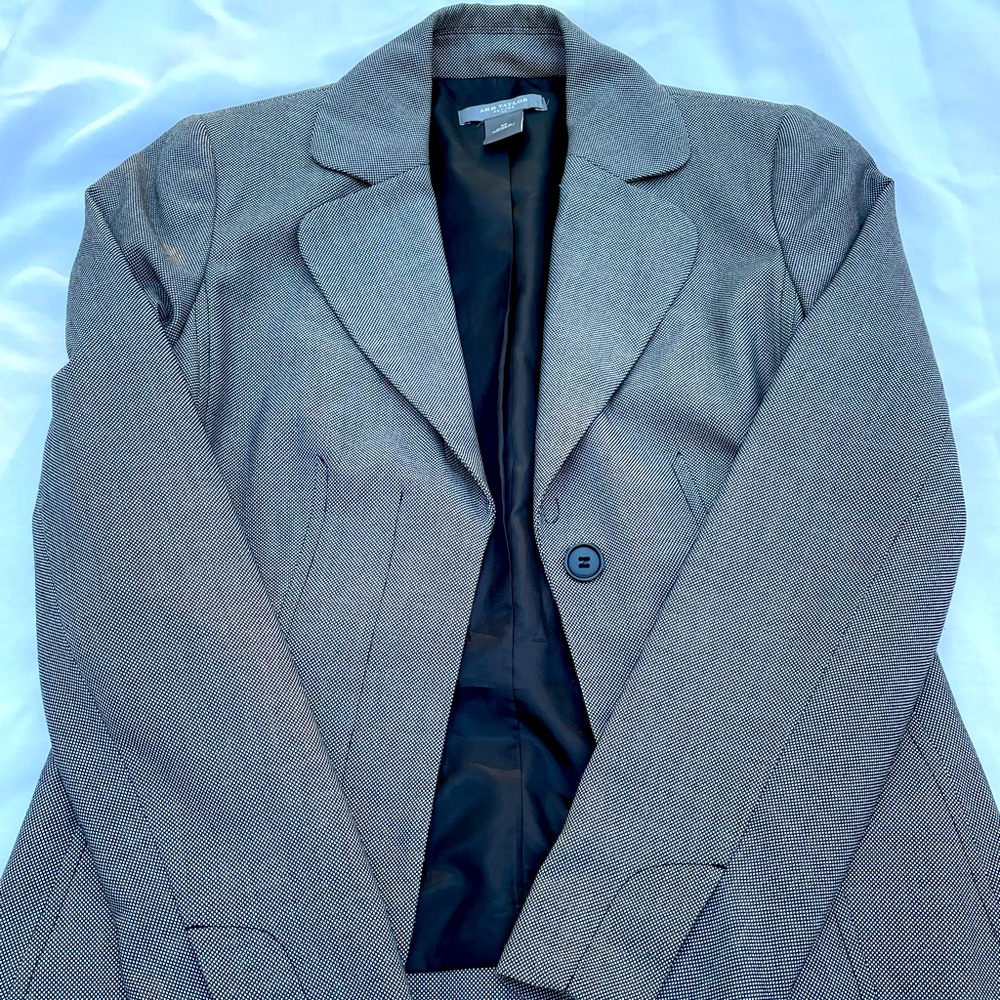 Grey woman’s blazer || work blazer